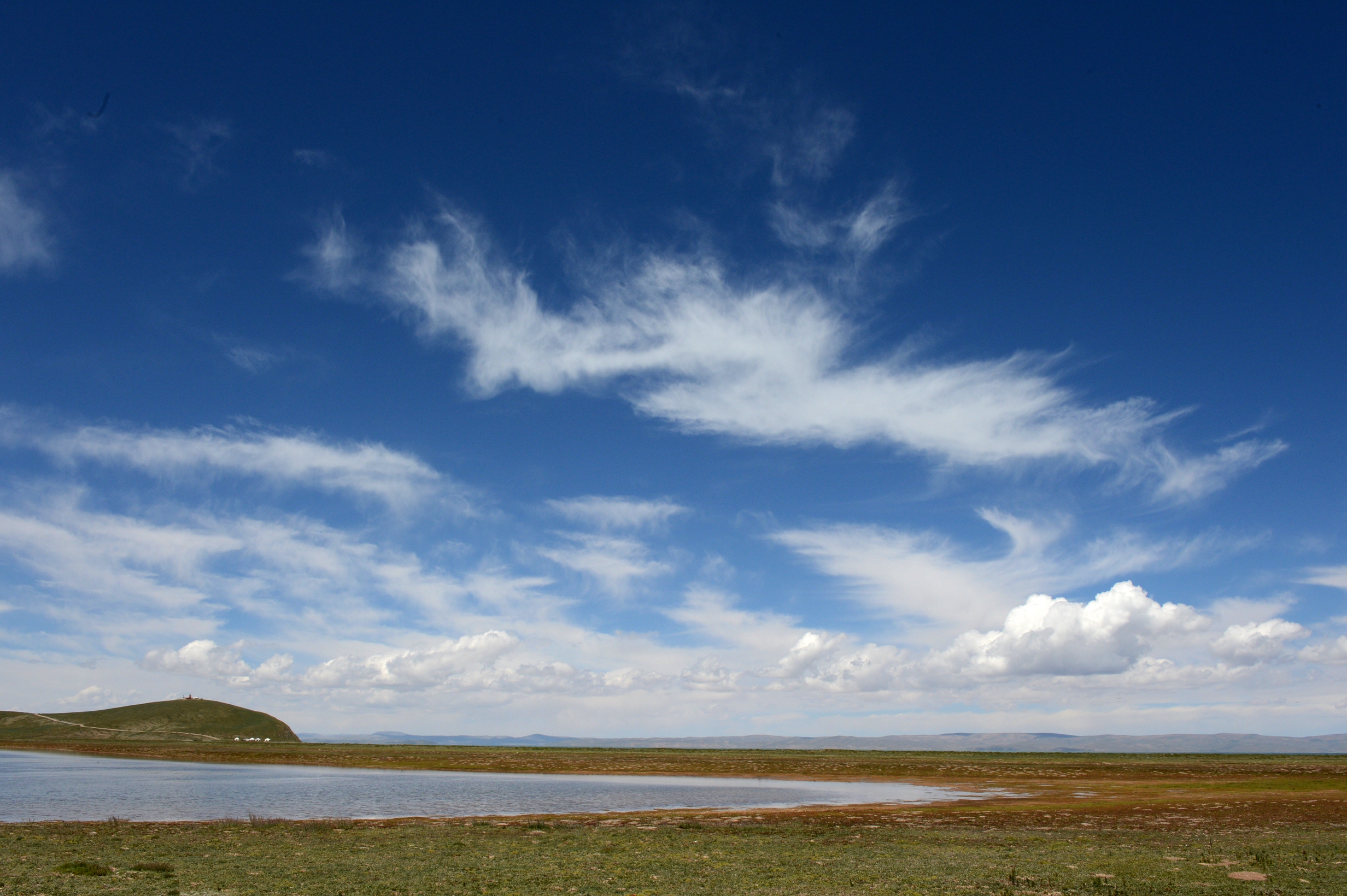 landscape of Zhaling lake